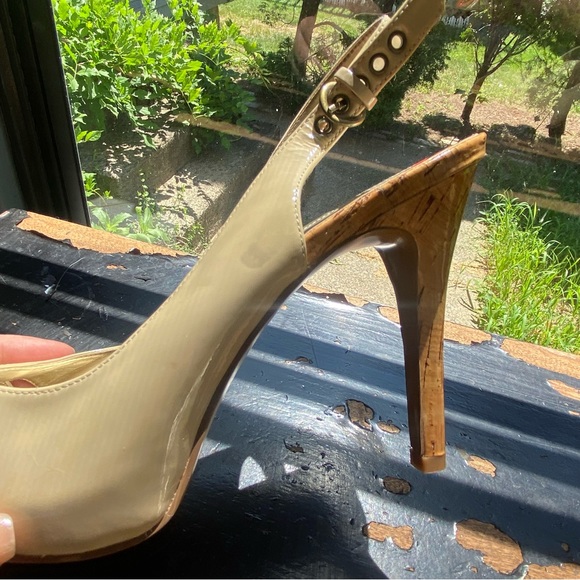 Guess Peep Toe Platform Sling Backs Beige Patent Leather Cork Spike Heels 9.5 - Picture 5 of 12